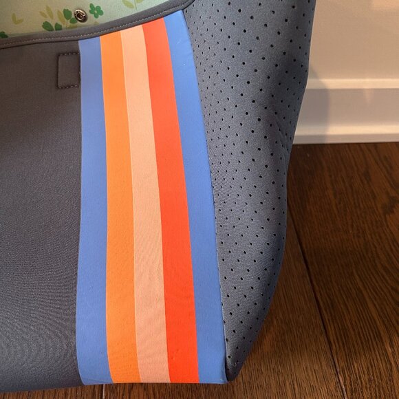 Urban Originals Neoprene Tote - Picture 3 of 4